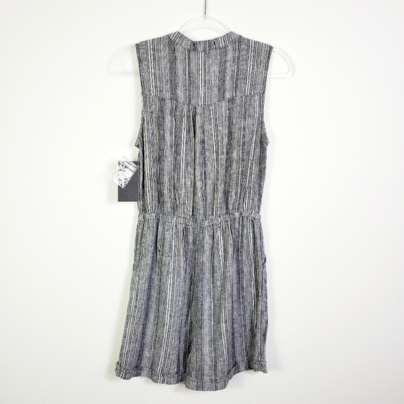 KELLY RENEE LINEN BLEND SLEEVELESS ROMPER - Picture 2 of 7